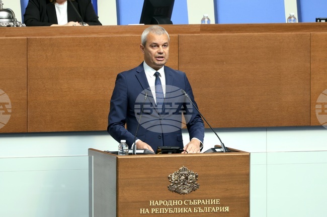 "Продължаваме промяната-Демократична България" е най-големият проводник на чуждото влияние, заяви в декларация Костадин Костадинов 