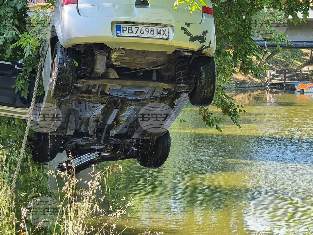 Пробата за алкохол на падналия в реката в Ямбол водач е 1,84 промила, колата е извадена от водите на Тунджа