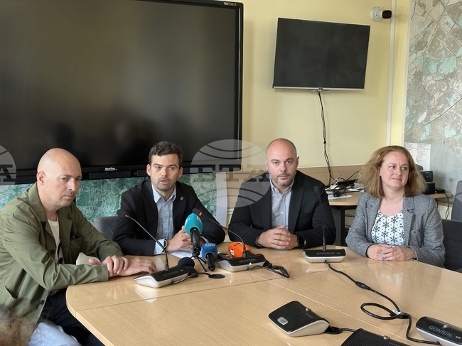 Започваме ежедневни проверки дали стопаните разхождат кучетата си на повод и дали почистват след тях, съобщи директорът на Столичния инспекторат