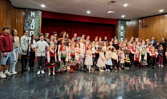 Концерт по случай десетата годишнина на училище „Родолюбче“ в Торонто се състоя на 24 май 