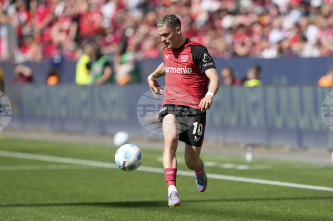 Флориан Вирц спечели наградата футболист на годината в Германия