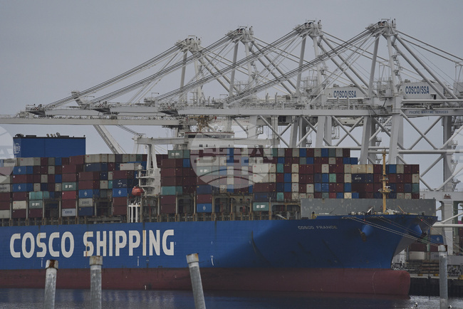 САЩ отчитат рекордни приходи от мита, но дефицитът в хазната нараства