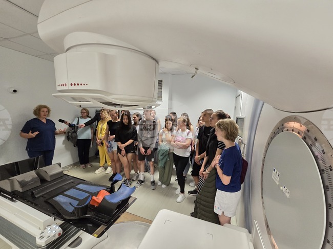 Ученици посетиха Комплексен онкологичен център – Враца 