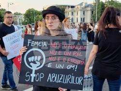Румъния -  насилие срещу жени - протест