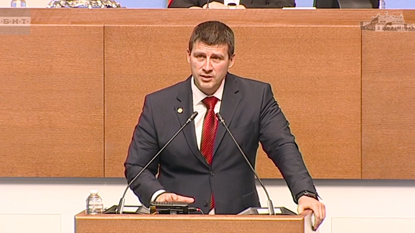 Няма по-срамна страница в историята на България, заявиха от „Величие“ във връзка с очаквания конвергентен доклад за влизане в еврозоната