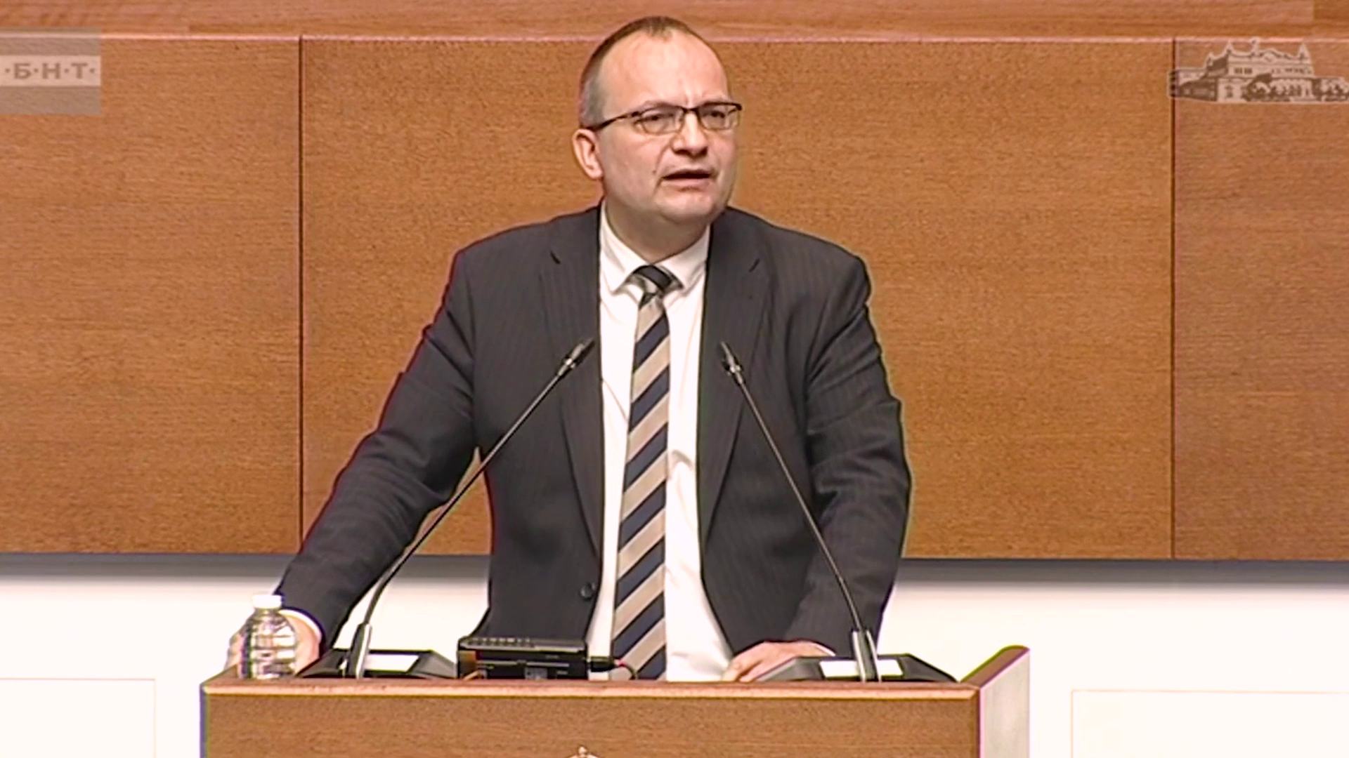 Еврото е подобрение на валутния борд, с приемането му България запазва националната си идентичност, се казва в декларация на ПП-ДБ