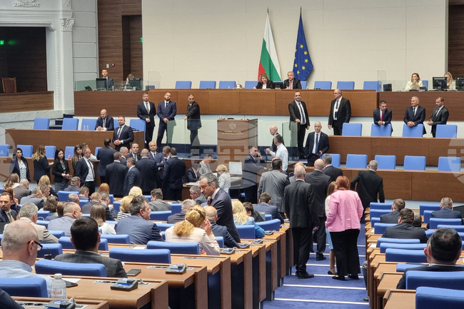 Парламентът отхвърли предложението да бъдат разгледани исканията за сваляне на имунитета на четирима депутати от „Възраждане“