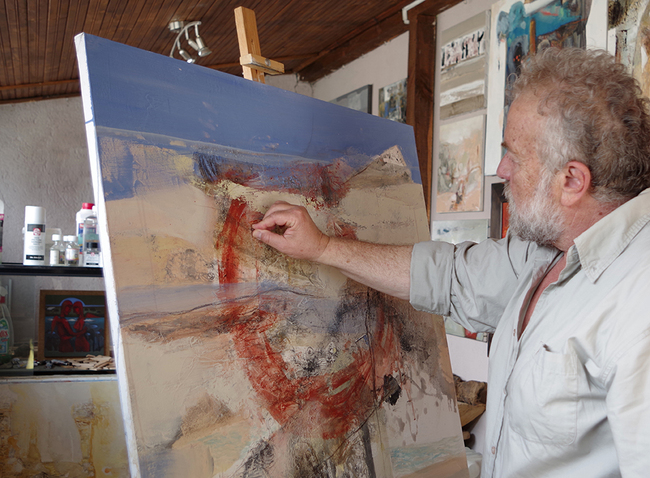 Росен Дончев показва авторската си изложба „Топло сиво“