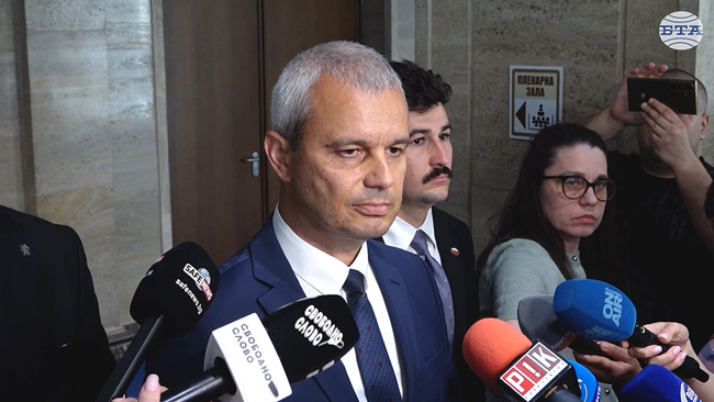 Работим за предсрочни избори, да станем първа сила и да не допуснем влизането на еврото, каза лидерът на „Възраждане“ Костадин Костадинов