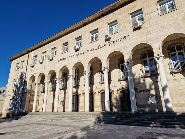 Общо 55 чуждестранни студенти и докторанти от 22 държави се обучават в Стопанската академия в Свищов