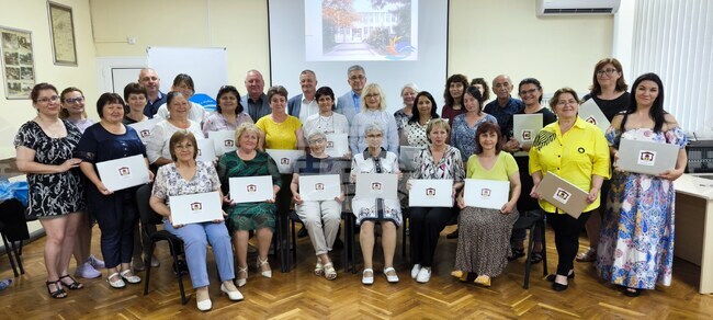 Двадесет читалищни библиотеки от област Силистра получиха преносими компютри от фондация “Глобални библиотеки – България“