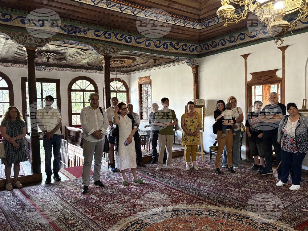 В Сарафската къща в Самоков бе открита изложба на самоковския художник Георги Клисарски, част от колекцията на Явор Аврамов