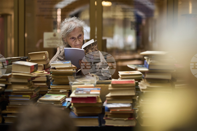 Не е късно да възстановим навика си да четем книги, казват експерти