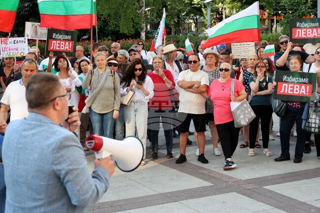 Граждани на Бургас протестират срещу въвеждането на еврото 