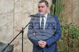 Перник - картина "Дойрански позиции" - експониране