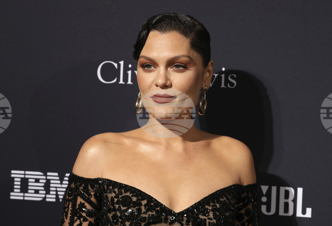 Певицата Джеси Джей отменя турнето си заради лечението ѝ от рак на гърдата