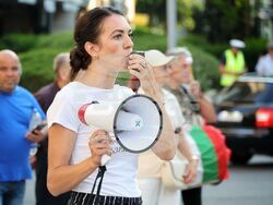 Бургас - протест в защита на българския лев - Звезделина Каравелова