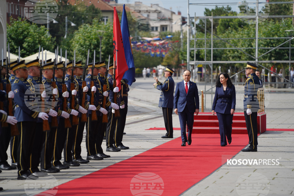 Президентът на Албания Байрам Бегай пристигна на официално посещение в Прищина по случай Деня на независимостта на Косово