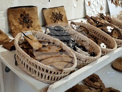 Румъния - Село Корунд - занаяти - шапки от гъби