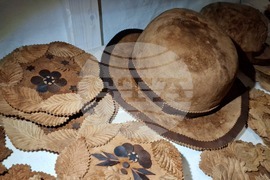 Румъния - Село Корунд - занаяти - шапки от гъби