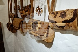 Румъния - Село Корунд - занаяти - шапки от гъби