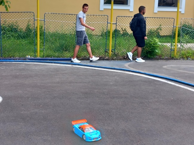 Ученически шампионат по радиоуправляеми колички се проведе в Професионалната гимназия по транспорт в Сливница 