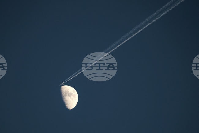 Самолет - Луна