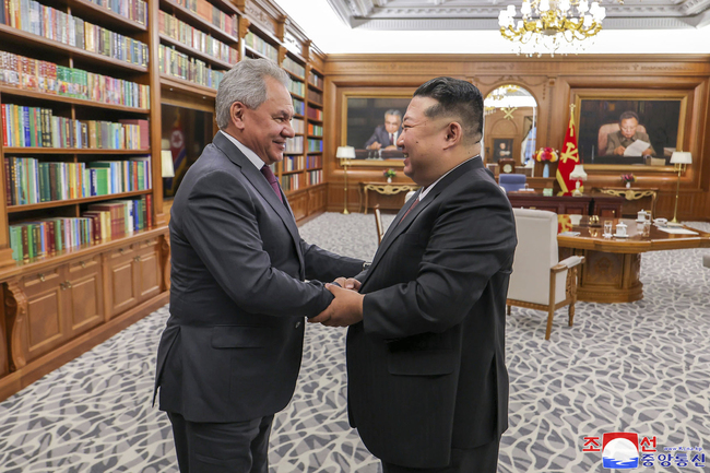 Ким Чен-ун обеща на Русия „безусловна подкрепа“ от страна на Северна Корея по отношение на войната в Украйна