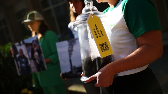 Greenpeace-Bulgaria Activists Meet Energy Minister over Coal Dust Pollution in Galabovo