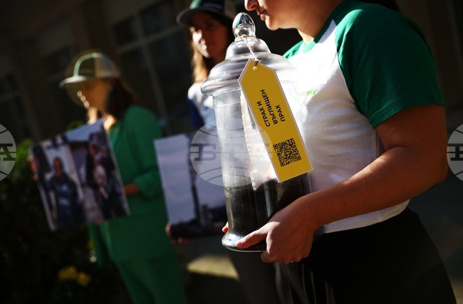 Greenpeace-Bulgaria Activists Meet Energy Minister over Coal Dust Pollution in Galabovo