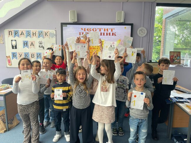 С рецитал на стихове, създаване на книжки, постери и творчески проекти в училище „Българче“ в Лондон отбелязаха 24 май