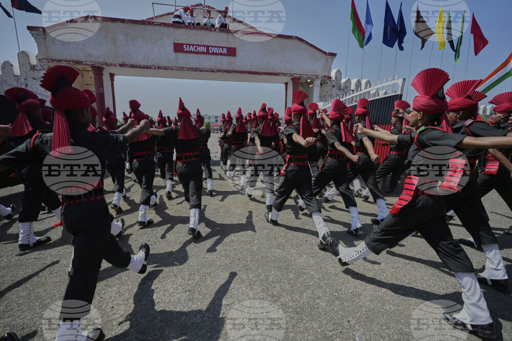 APTOPIX India Kashmir Soldiers