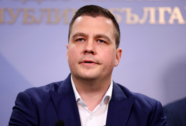 Докладчикът за напредъка на РСМ към ЕС Томас Вайц отива на поправителен изпит благодарение на българския парламент, смятат от ИТН