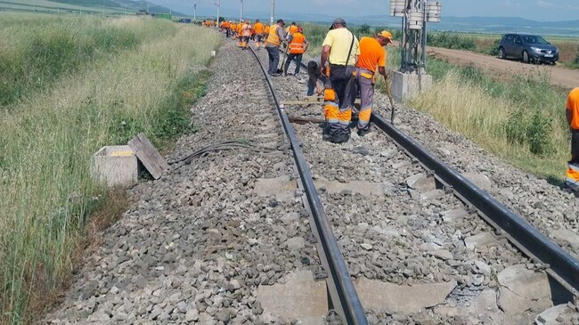 Вагон от товарна композиция е дерайлирал тази нощ между Коньово и Кермен, министър Караджов е разпоредил проверка