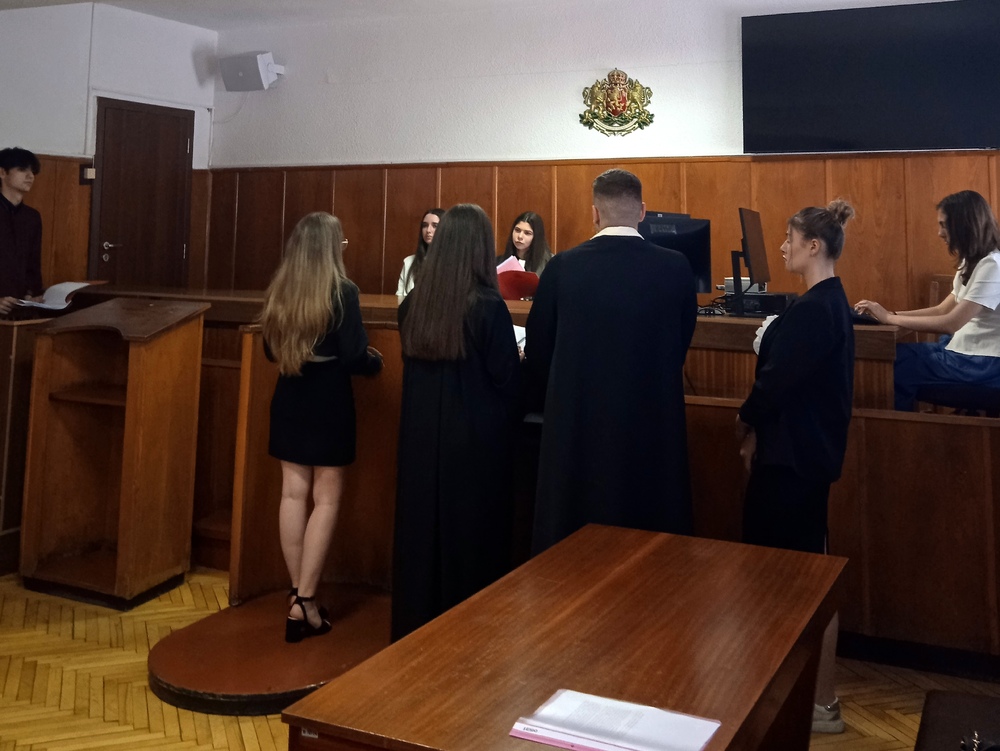 Десетокласници от Монтана участваха в симулативен съдебен процес