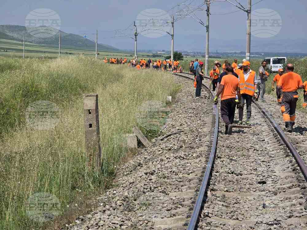Изтеглена е композицията с вагон, дерайлирал тази нощ на гара Кермен