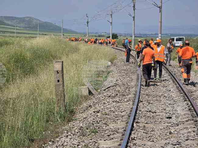 Изтеглена е композицията с вагон, дерайлирал тази нощ на гара Кермен