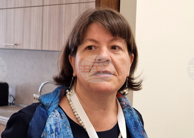 Проблемът е дали обществото ще позволи да му продадат идеята, че технологиите са по-евтини от хората, смята Албена Антонова от СУ