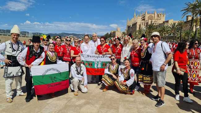 Десислава Карамфилова от танцов състав "Българска роза" в Ница и Кан: Ще участваме в събора за втори път и ще се представим с шопски танц