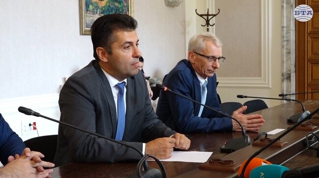 Преговорите за вот на недоверие ще започнат след 9 юли, когато приемането на еврото у нас стане необратимо, обявиха от „Продължаваме промяната“