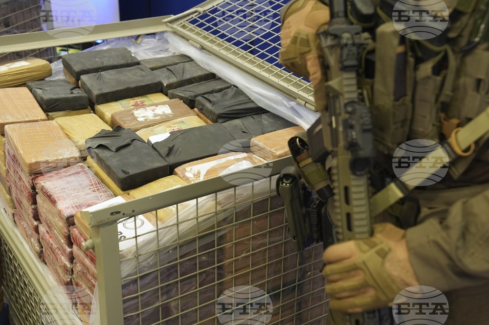 Осем души бяха осъдени на до 20 години затвор за рекордна пратка кокаин в Ирландия