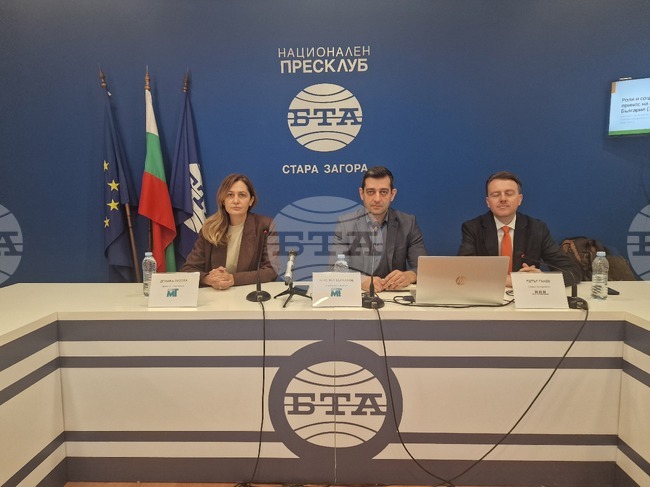 Всички спекулации за курса при замяната на лева с евро ще приключат на 8 юли, каза Петър Ганев от ИПИ