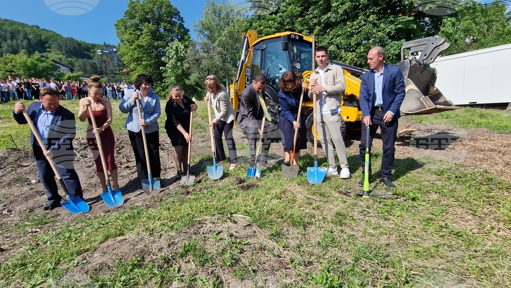 Село Лозен - първа копка - нов корпус на 201-во ОУ "Св. св. Кирил и Методий"