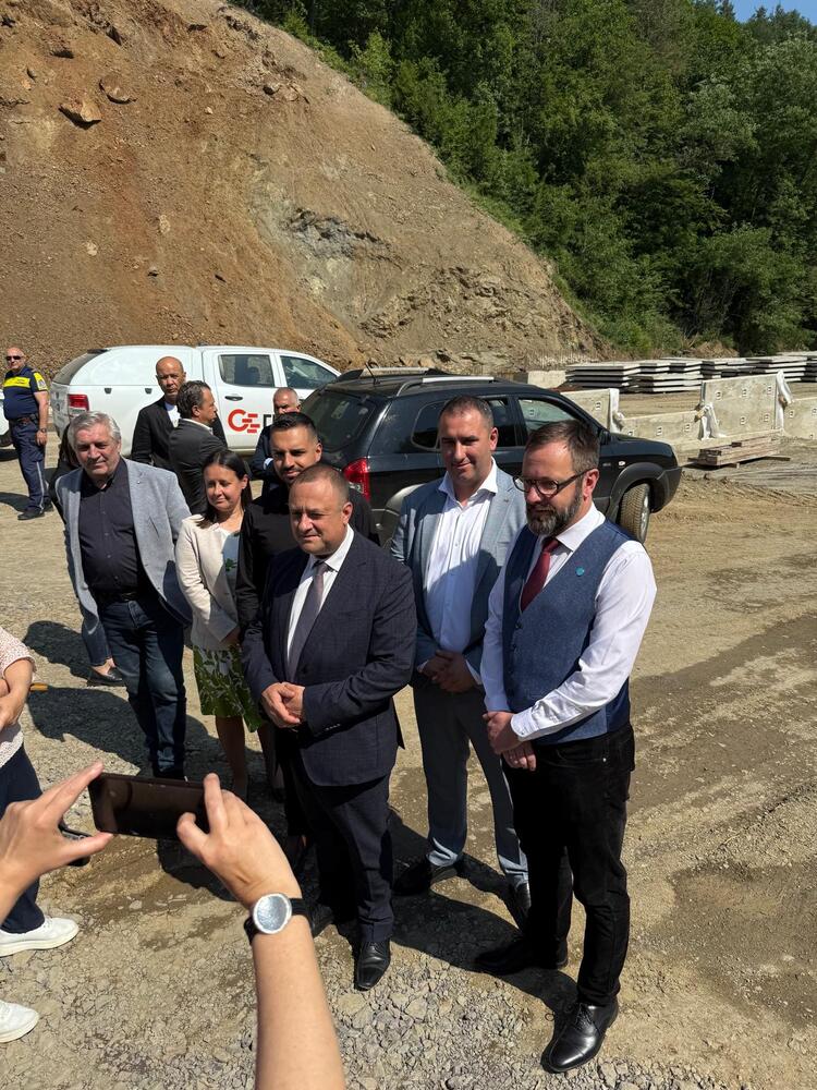 Министър Иван Иванов: Проходимост по пътя Мездра – Ботевград ще бъде осигурена в обявения срок