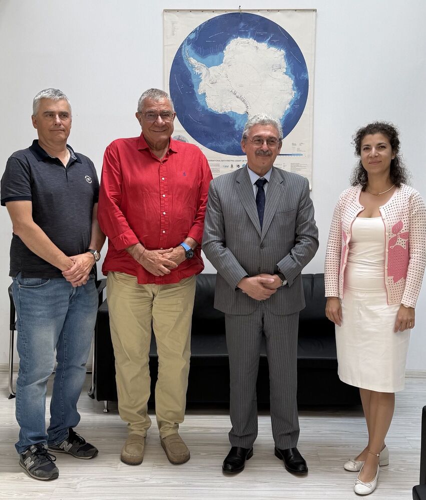 БАИ: Посланикът на Чили в Румъния и България, Н.Пр. Хулио Браво, се срещна с проф. Христо Пимпирев