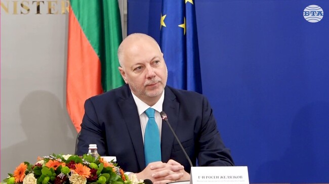 Стойността на парите ще бъде запазена и обмяната в евро ще бъде по фиксирания курс, каза премиерът Росен Желязков