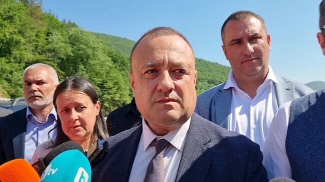 Очаква се до края на август да има разрешително за строеж за основен ремонт на част от път I-3, съобщи регионалният министър Иван Иванов