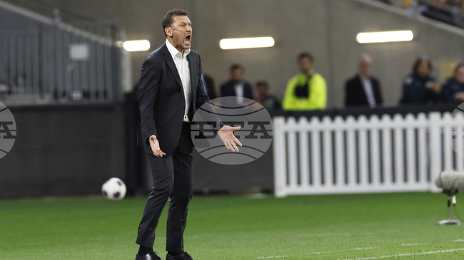 Австралийският селекционер Тони Попович планира да продължи да експериментира със състава преди Мондиал 2026