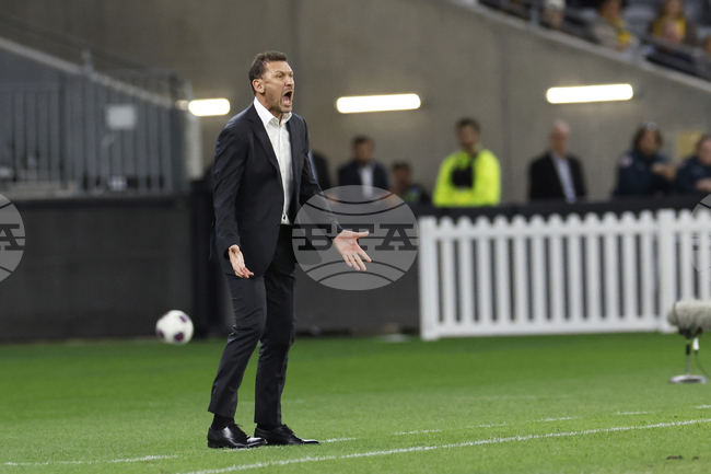 Австралийският селекционер Тони Попович планира да продължи да експериментира със състава преди Мондиал 2026