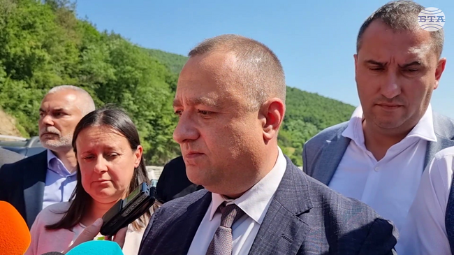 Очаква се до края на август да има разрешително за строеж за основен ремонт на част от път I-3, съобщи регионалният министър Иван Иванов